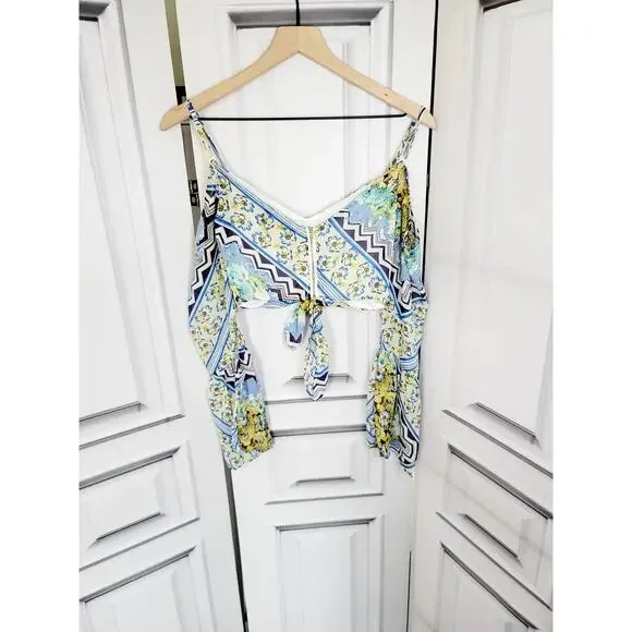 EUC AKIRA Floral Cropped Wrap Bell Sleeve Top - Small - Picture 10 of 13